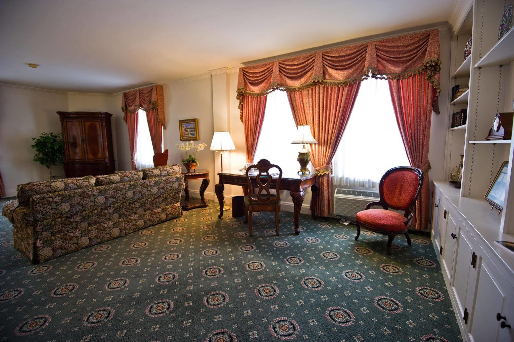 The Yorktowne Hotel, Tapestry Collection By Hilton Bagian luar foto